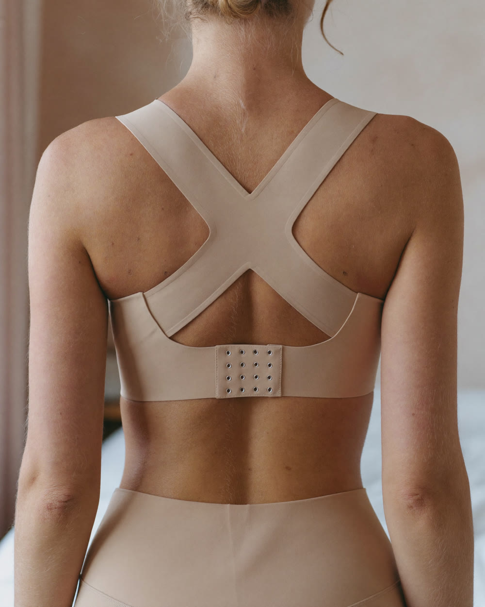 Le dos en X de la brassière posturale ALIGN